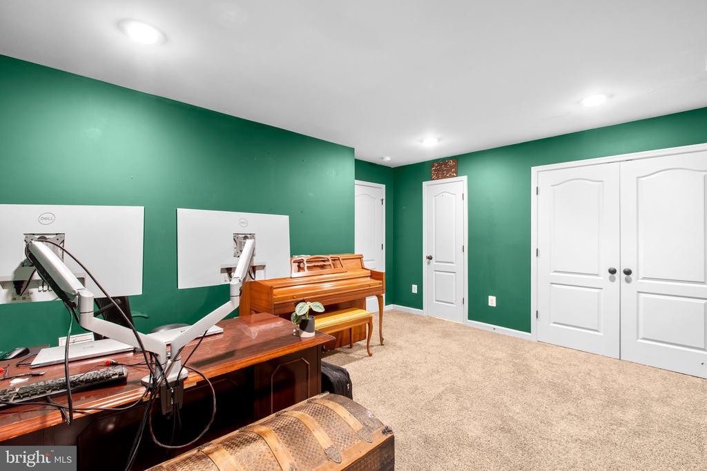 2422 Drake Ln
