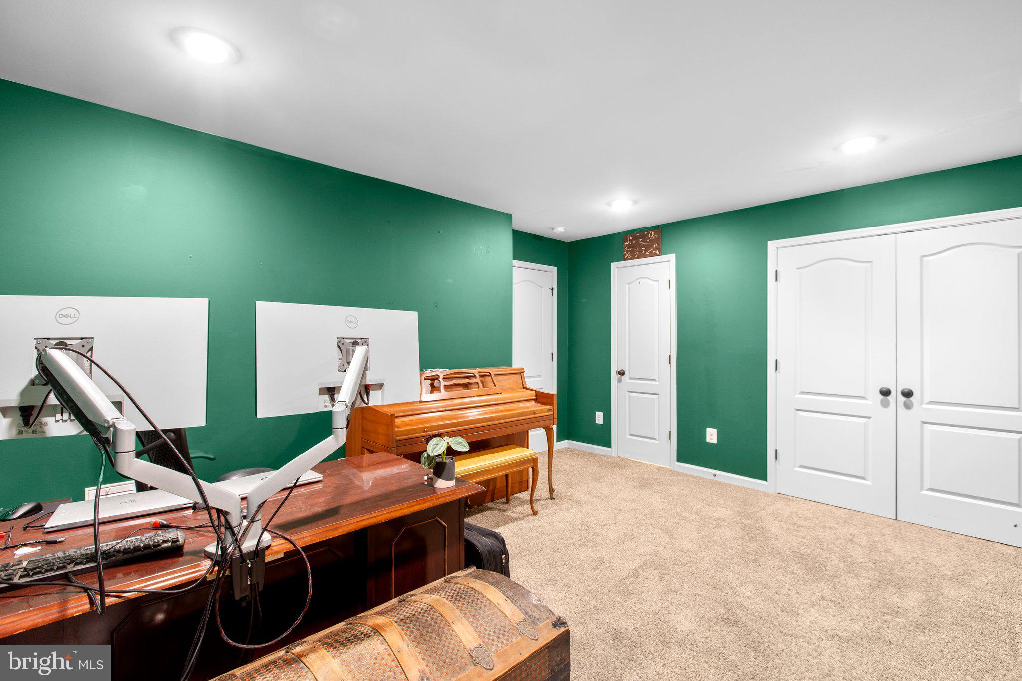 2422 Drake Ln