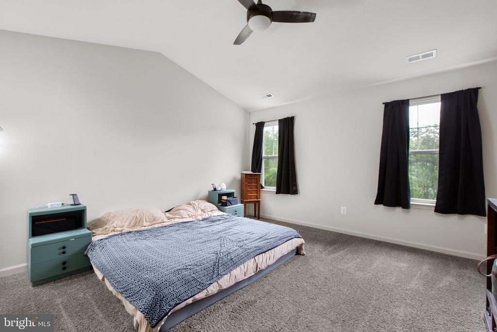 2422 Drake Ln