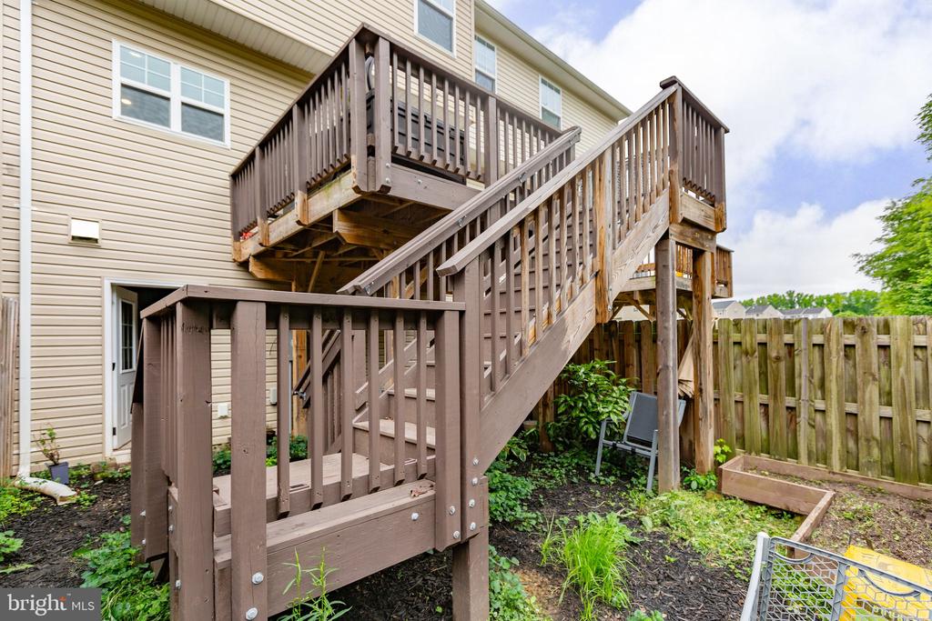 2422 Drake Ln