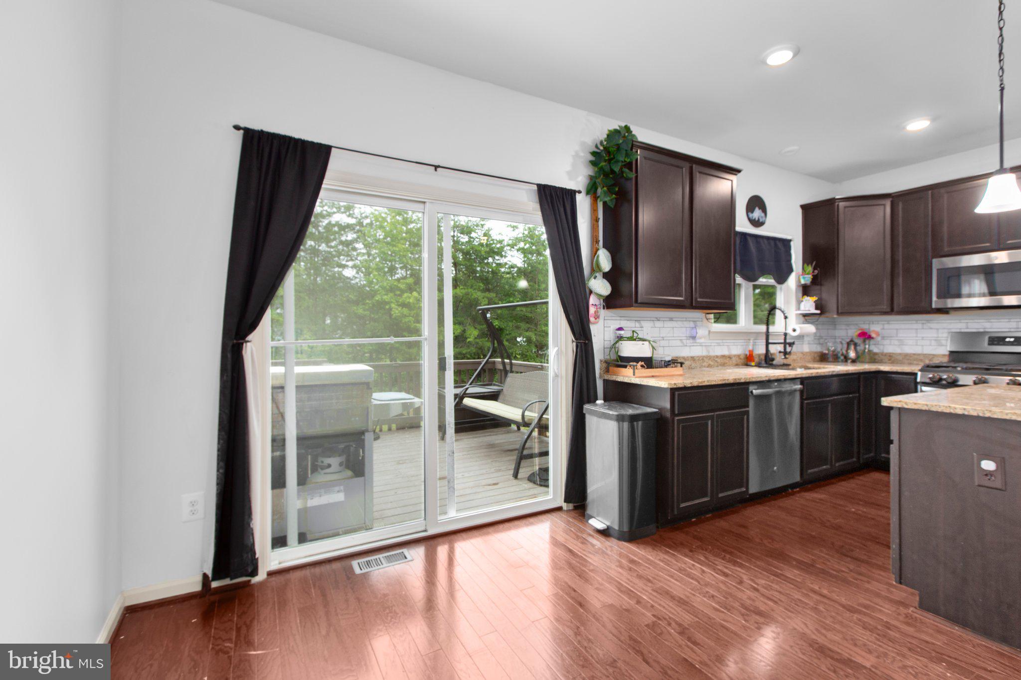 2422 Drake Ln