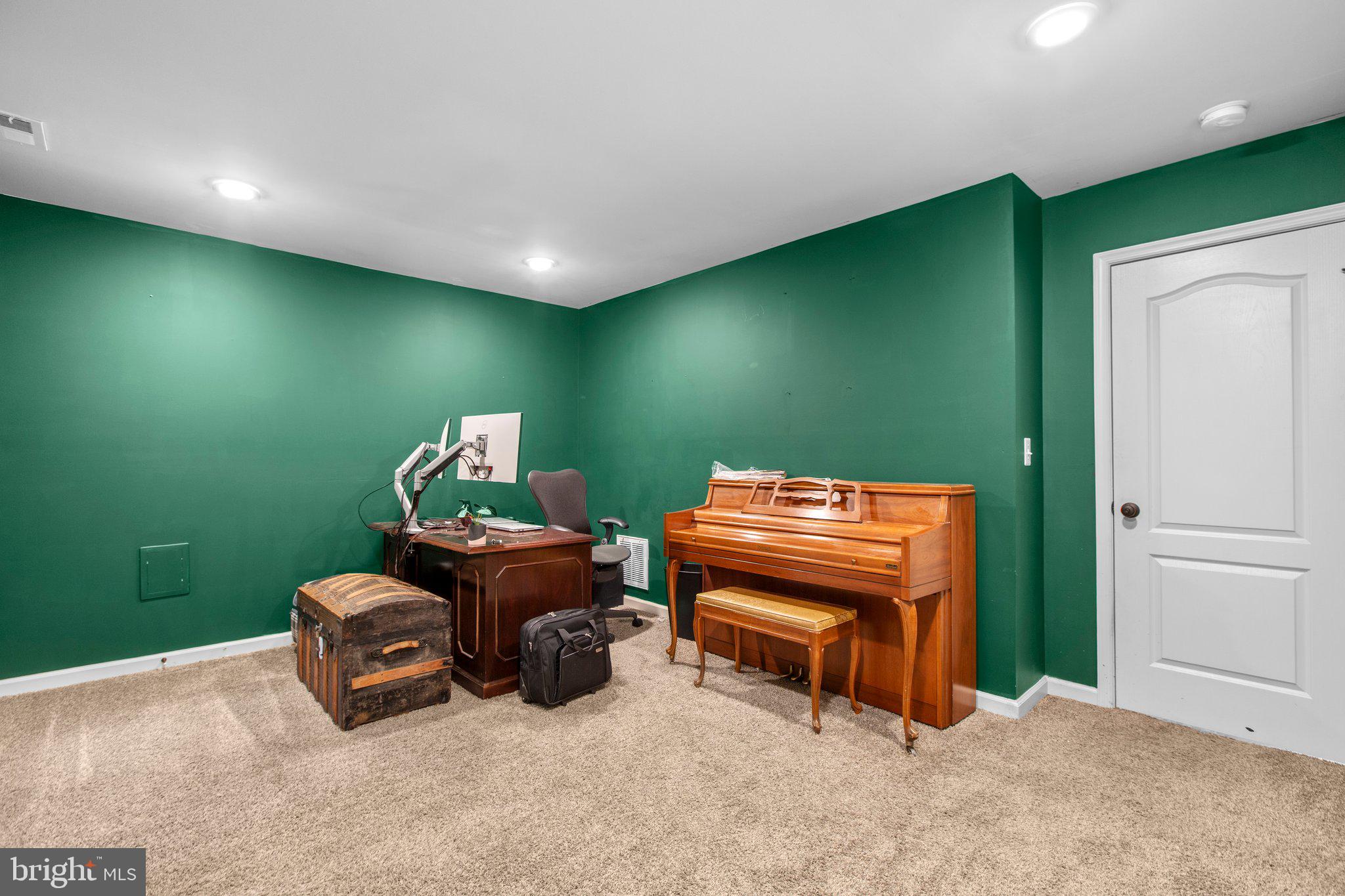 2422 Drake Ln