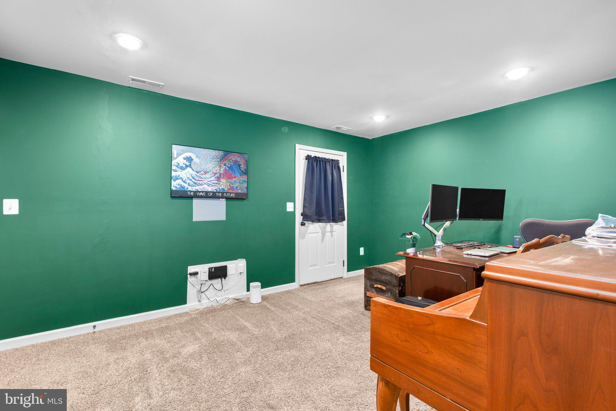 2422 Drake Ln