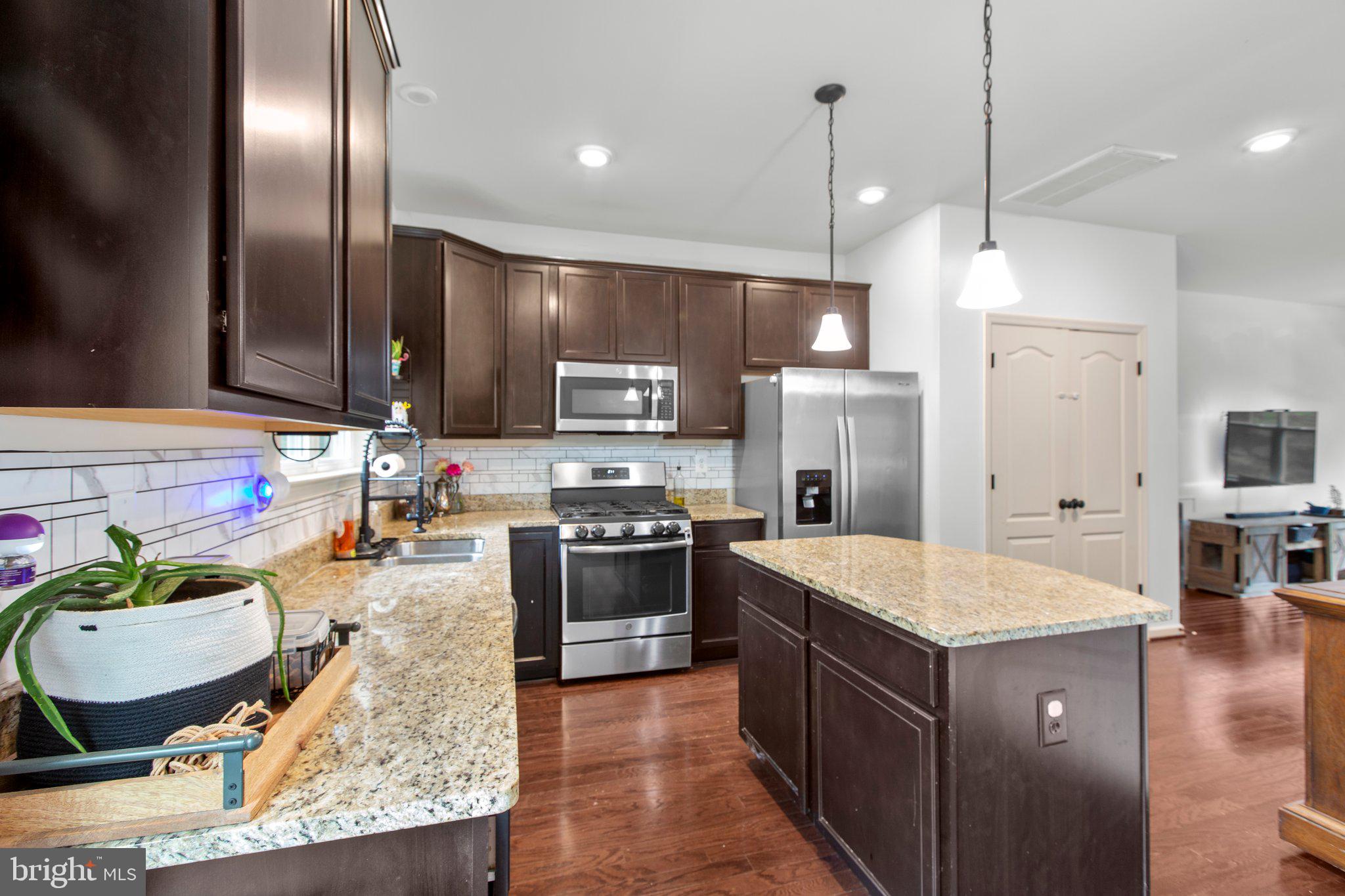 2422 Drake Ln
