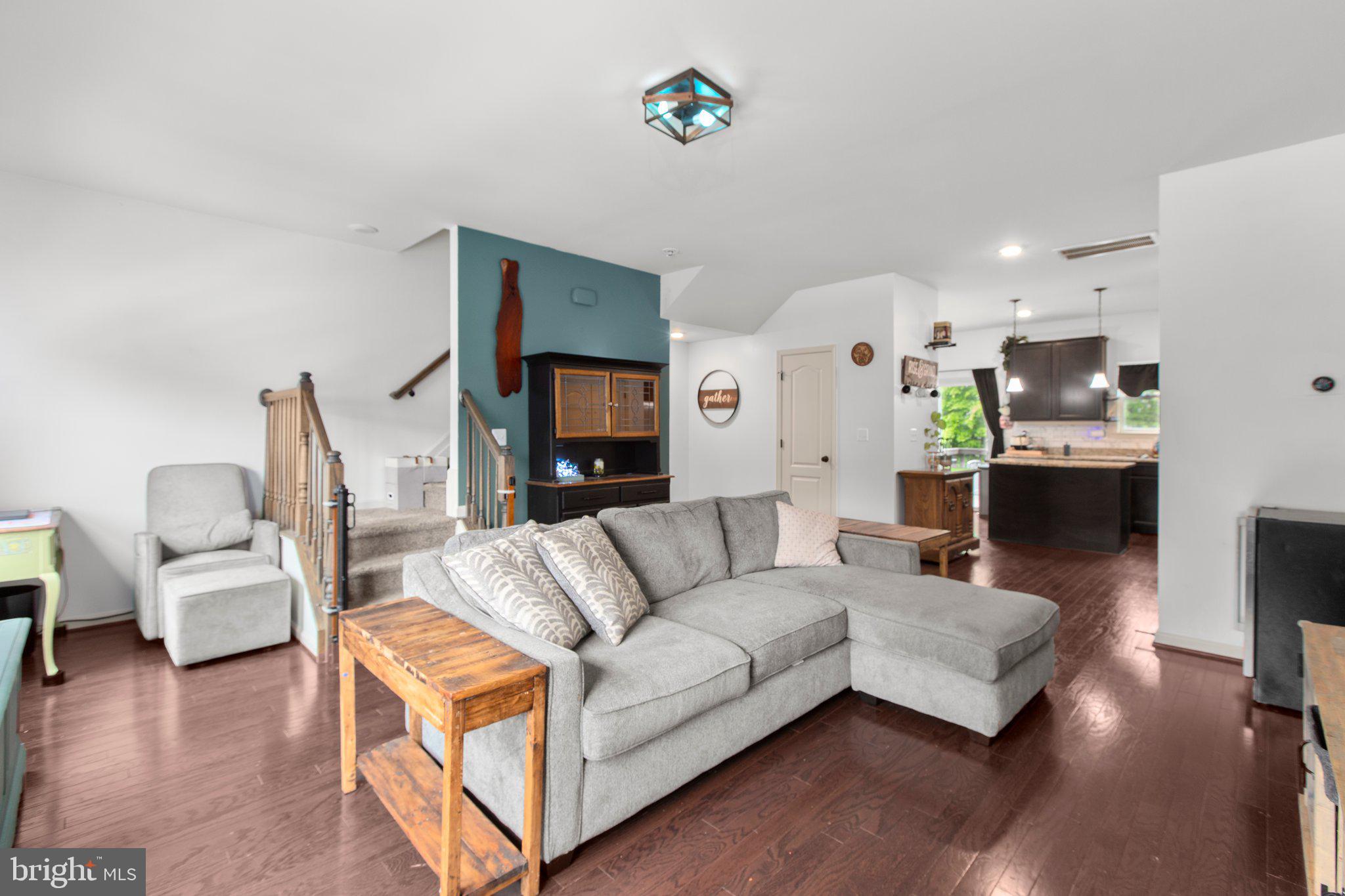 2422 Drake Ln