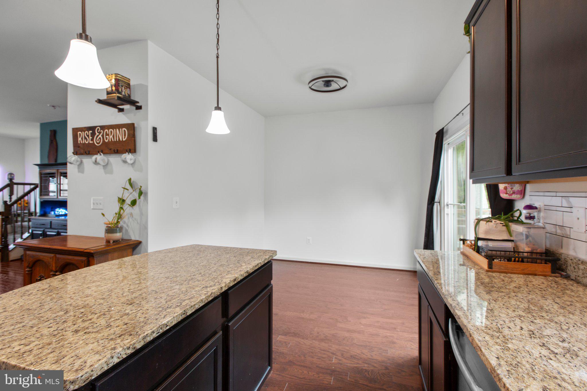 2422 Drake Ln