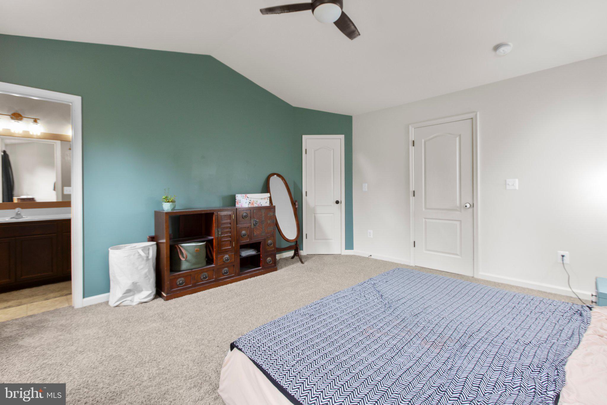 2422 Drake Ln