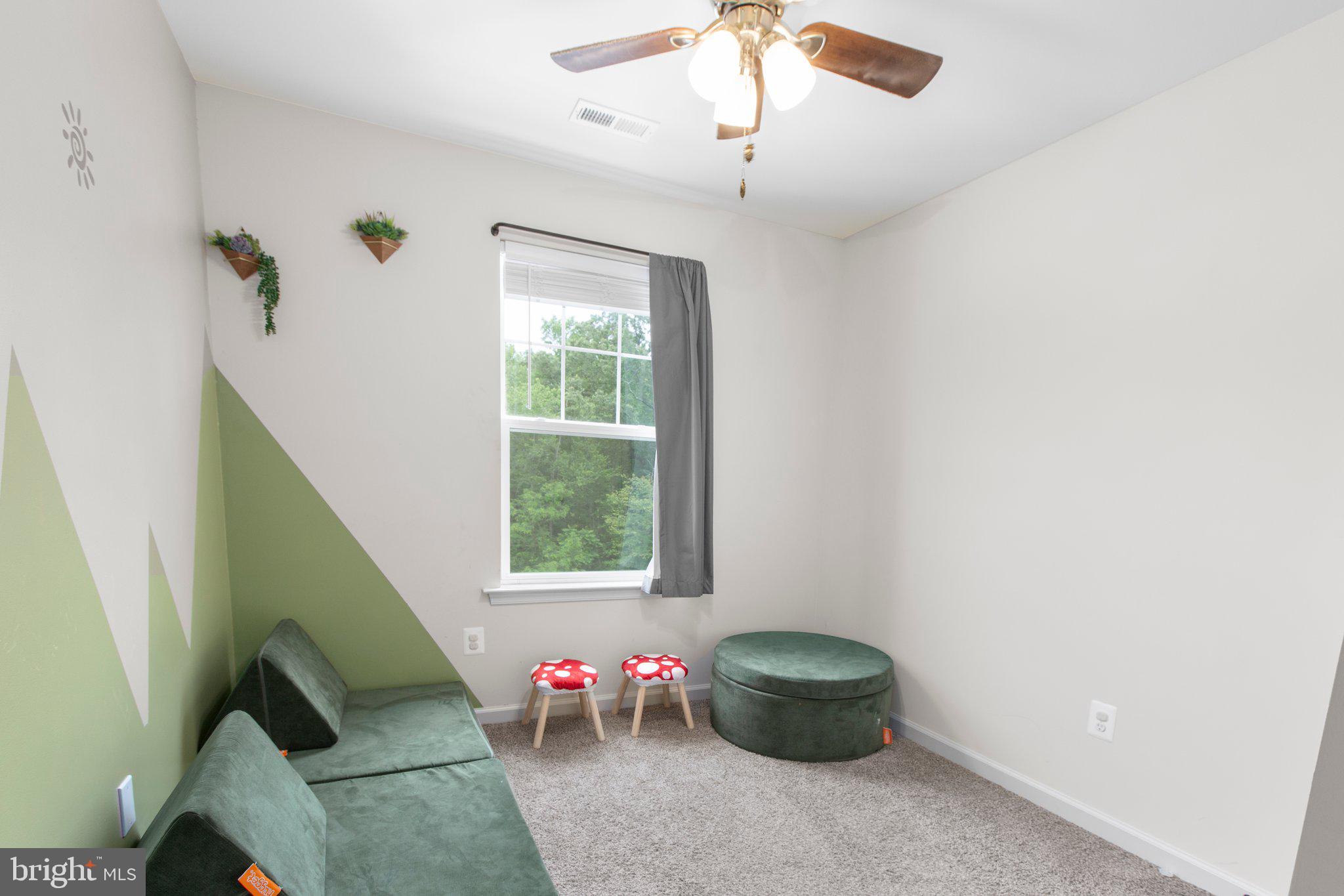2422 Drake Ln