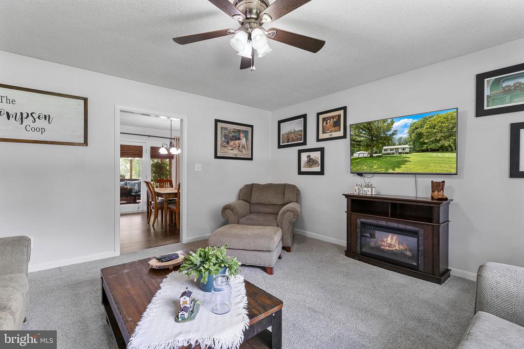 4 Palomino Ct