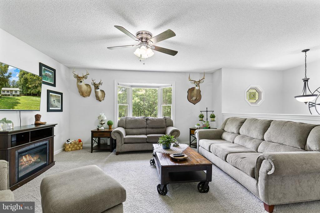 4 Palomino Ct