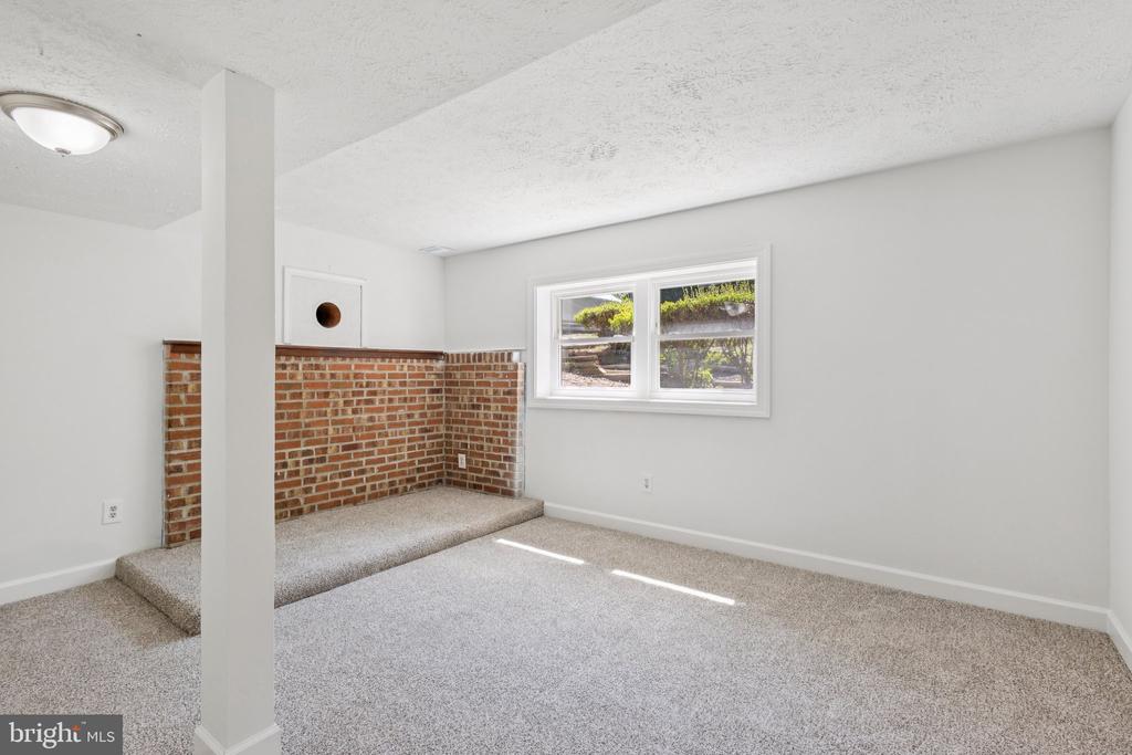 6035 Loriella Park Dr