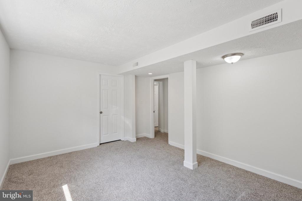 6035 Loriella Park Dr