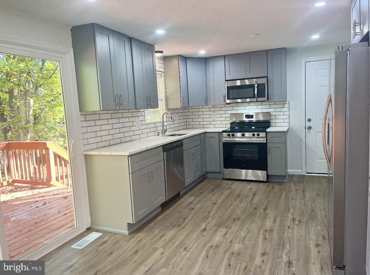 6035 Loriella Park Dr