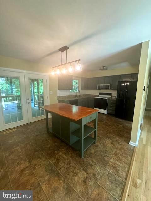 704 CANDLE RIDGE CT