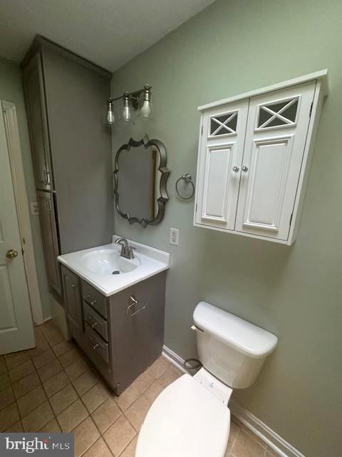 704 CANDLE RIDGE CT