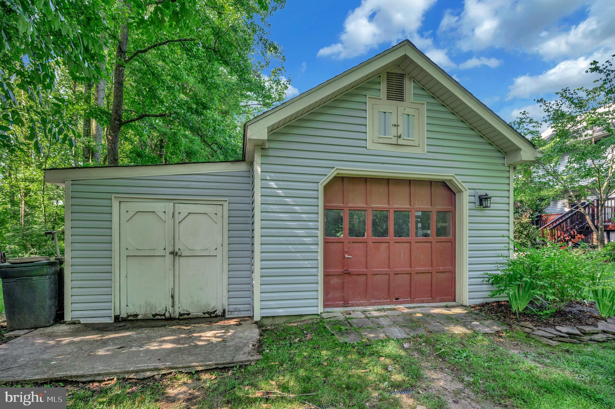 10415 Shaw Dr