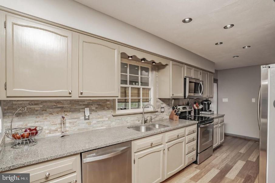 12005 Andora Dr