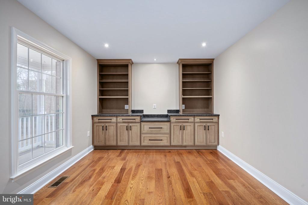 8200 HOWARD TRAIL