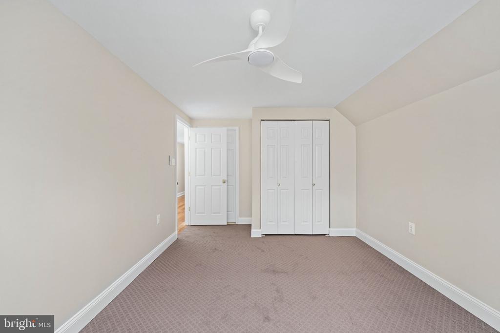 8200 HOWARD TRAIL