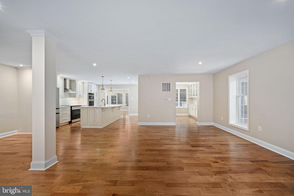 8200 HOWARD TRAIL