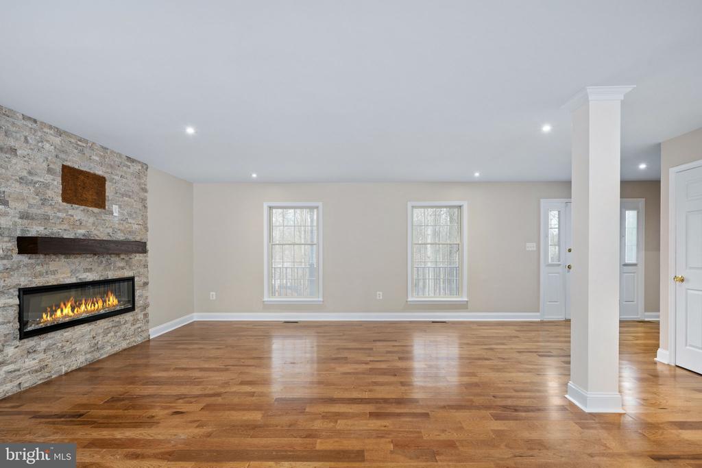 8200 HOWARD TRAIL