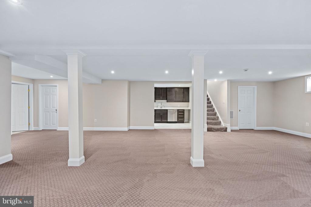 8200 HOWARD TRAIL