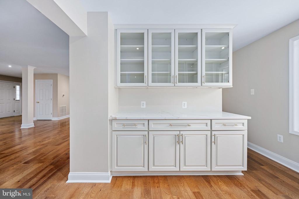 8200 HOWARD TRAIL