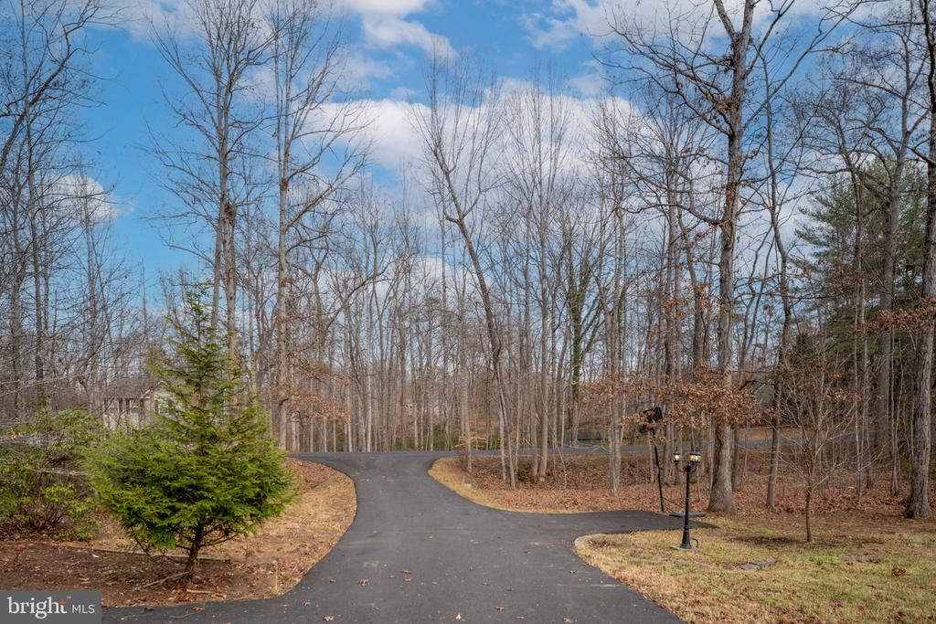 8200 HOWARD TRAIL