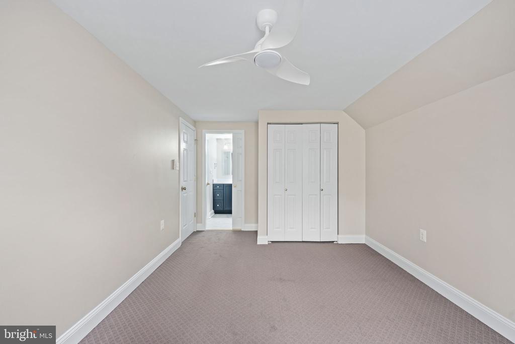 8200 HOWARD TRAIL