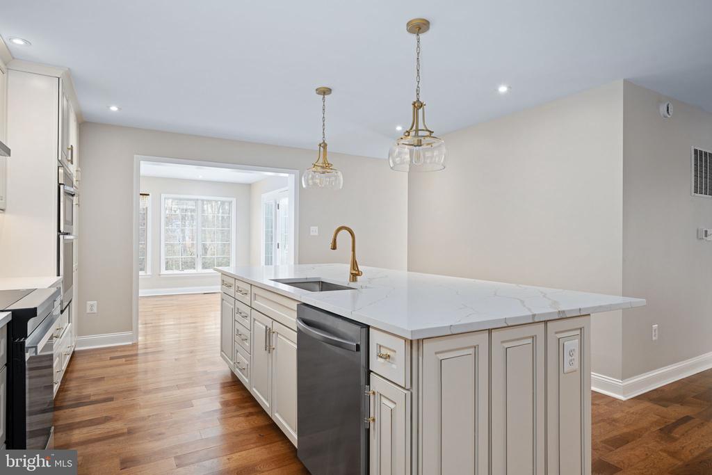 8200 HOWARD TRAIL