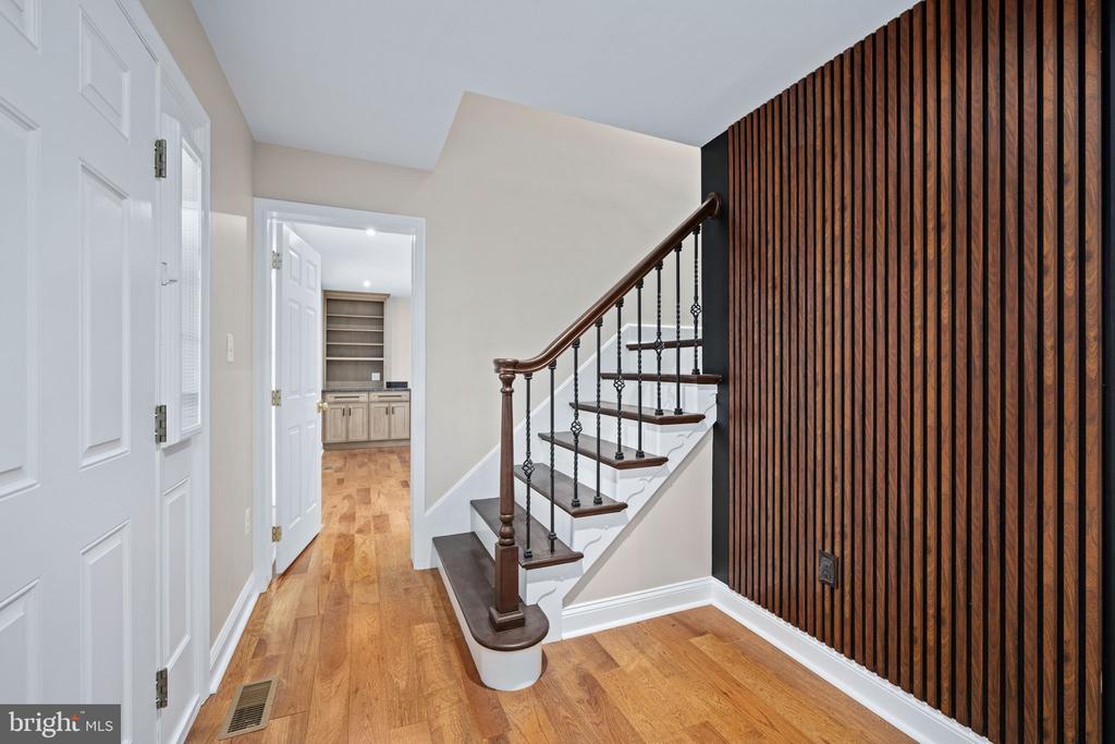 8200 HOWARD TRAIL