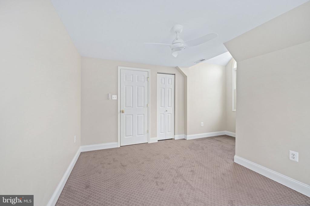 8200 HOWARD TRAIL