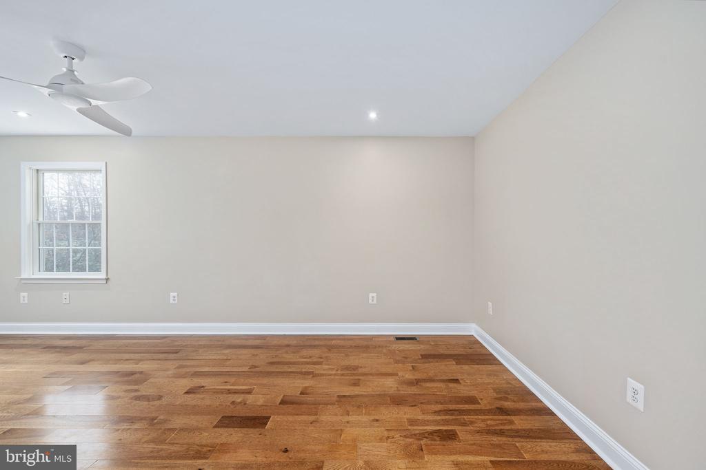 8200 HOWARD TRAIL