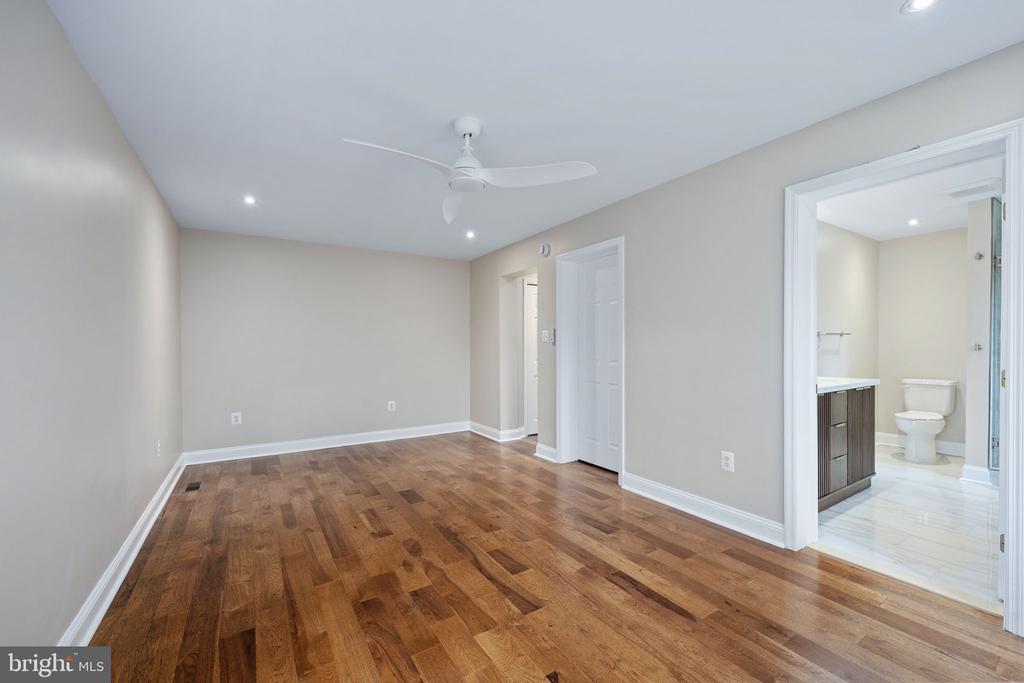 8200 HOWARD TRAIL