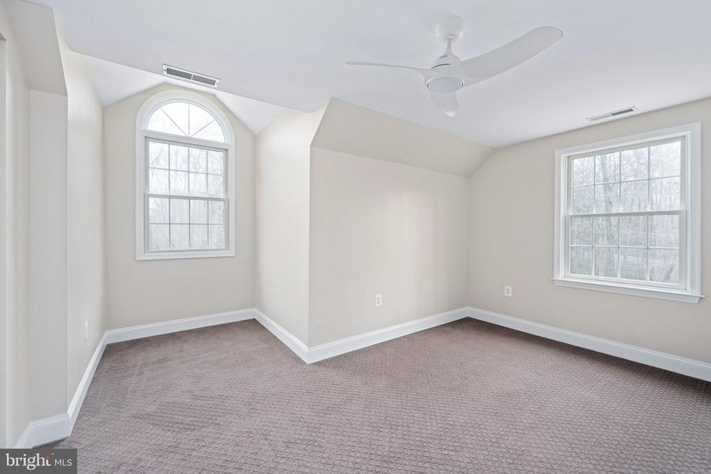 8200 HOWARD TRAIL