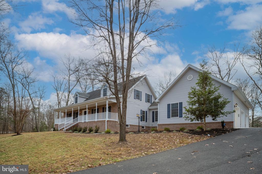 8200 HOWARD TRAIL