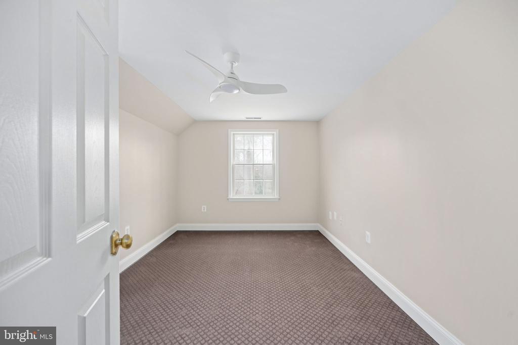 8200 HOWARD TRAIL