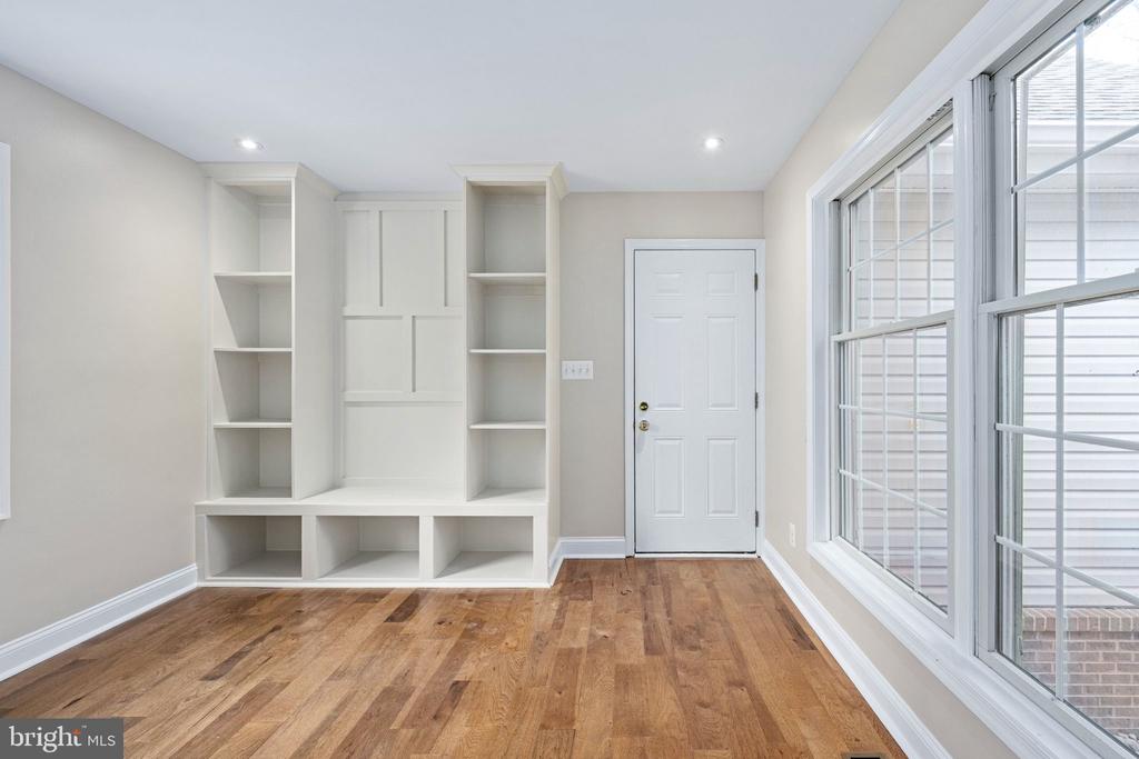 8200 HOWARD TRAIL