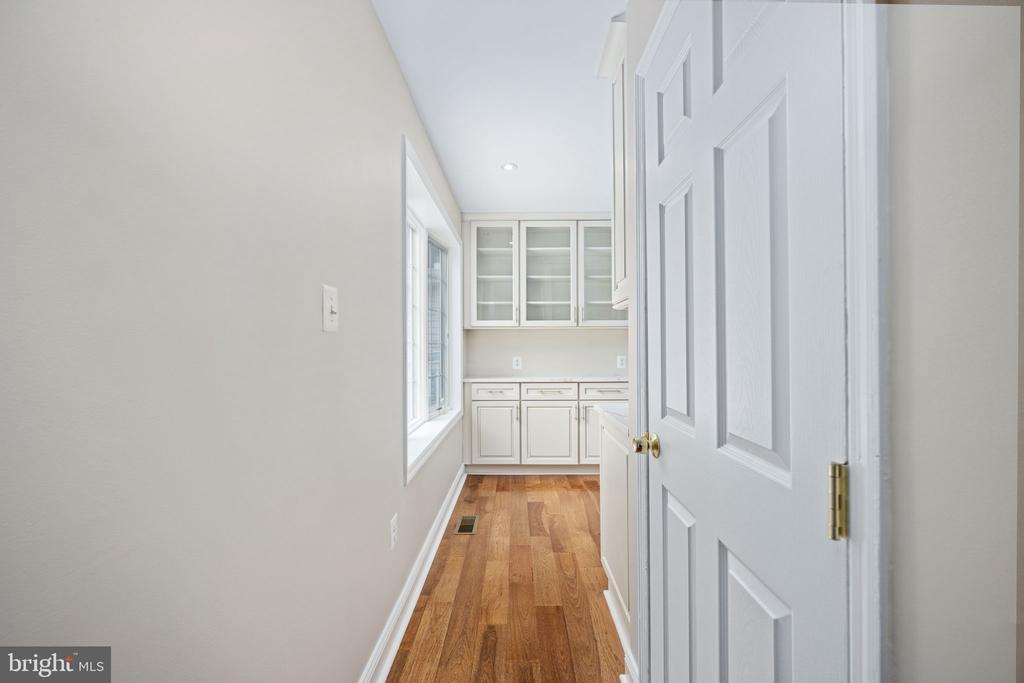 8200 HOWARD TRAIL