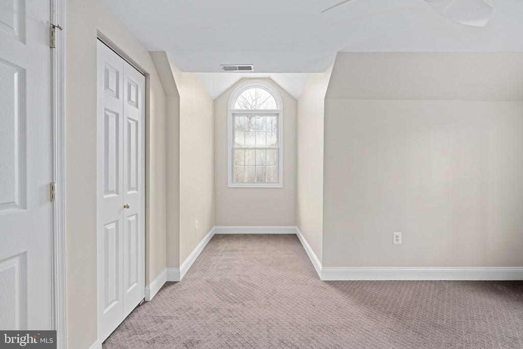 8200 HOWARD TRAIL