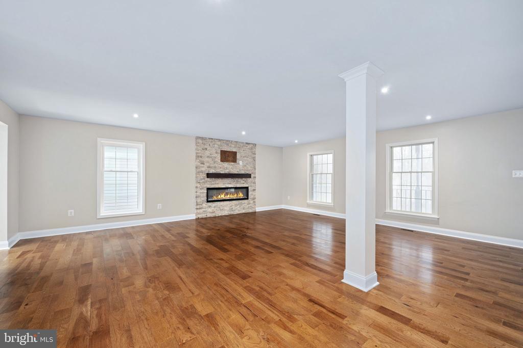 8200 HOWARD TRAIL
