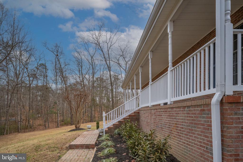 8200 HOWARD TRAIL