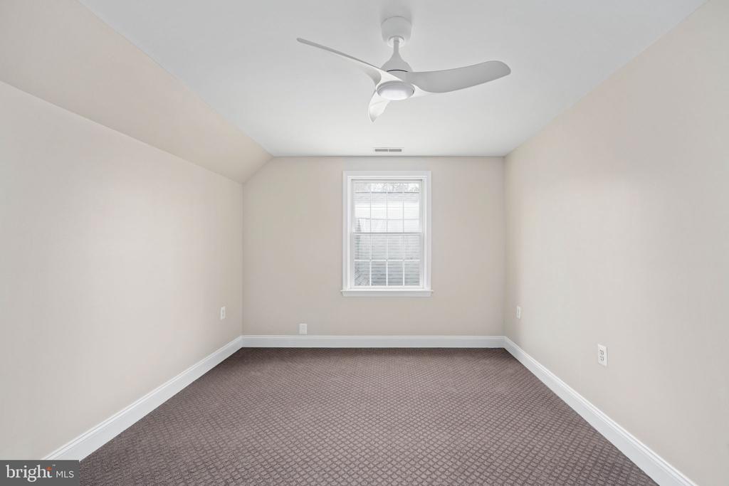 8200 HOWARD TRAIL