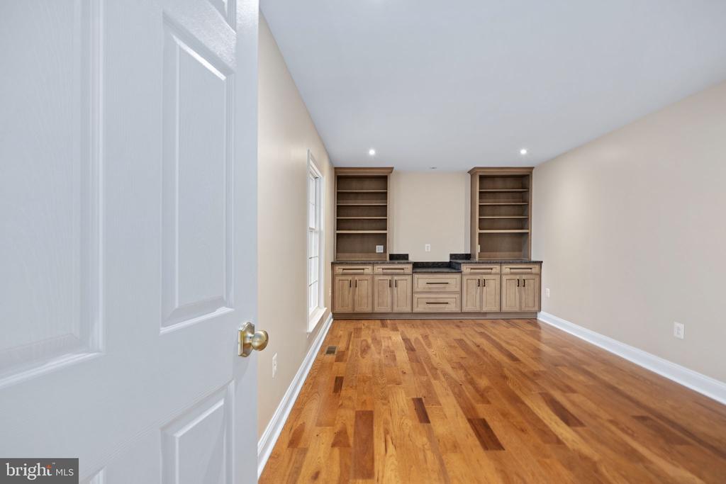 8200 HOWARD TRAIL