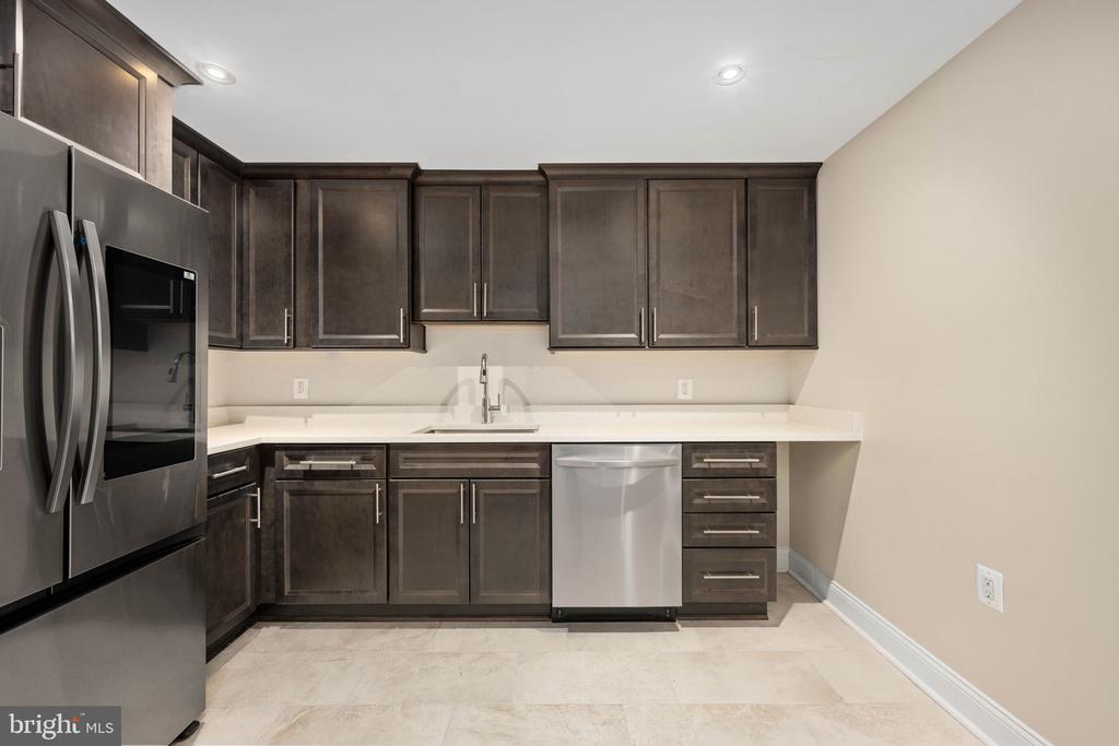 8200 HOWARD TRAIL