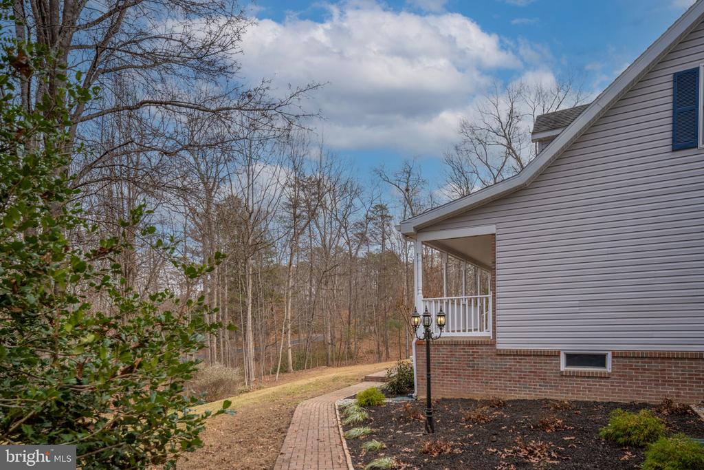 8200 HOWARD TRAIL