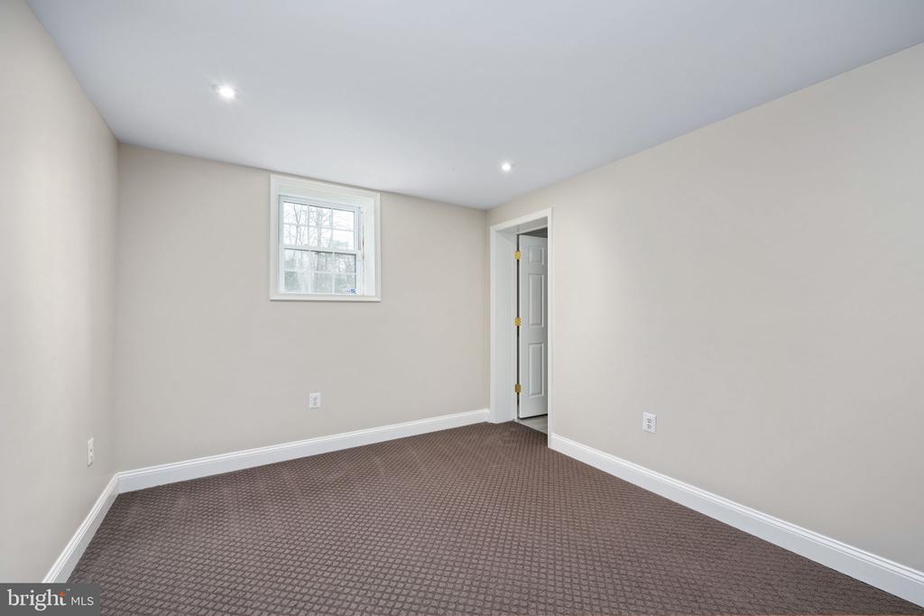 8200 HOWARD TRAIL