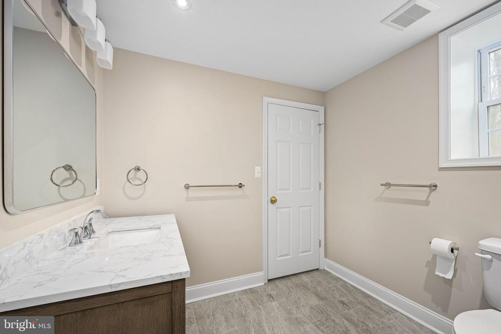 8200 HOWARD TRAIL
