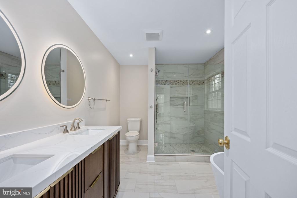 8200 HOWARD TRAIL