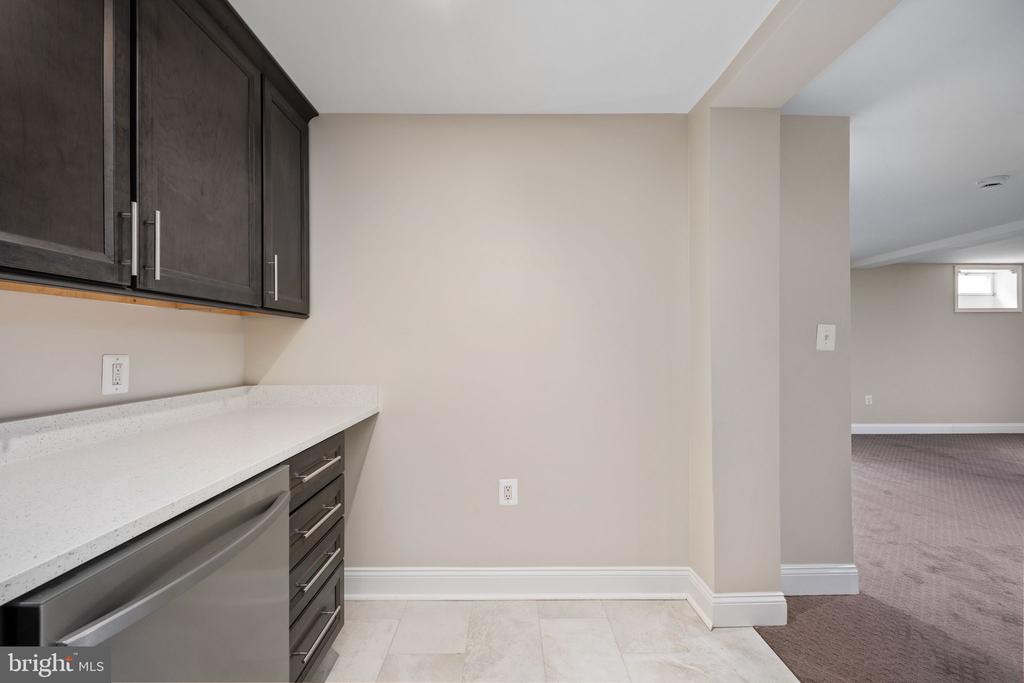 8200 HOWARD TRAIL